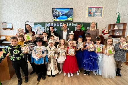 Дети из Херсонской области получили новогодние подарки от КПРФ