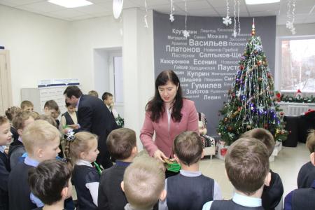 Рязань. Депутаты-коммунисты помогли создать детям новогоднее настроение