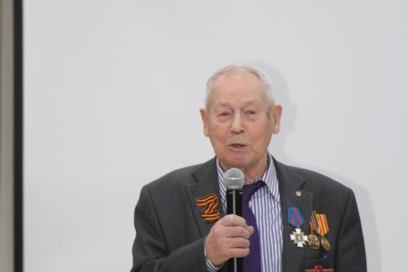 Рязань. Депутаты-коммунисты поздравили ветеранов с наступающим Новым годом