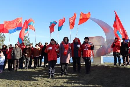 5 декабря волгоградские коммунисты торжественно открыли памятный знак «Серп и молот»