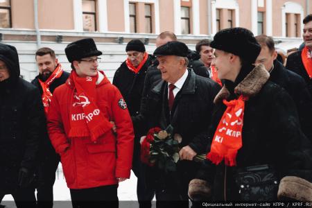 Состоялся рабочий визит лидера КПРФ Геннадия Зюганова в город Ленинград / Санкт-Петербург