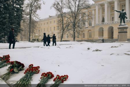 Состоялся рабочий визит лидера КПРФ Геннадия Зюганова в город Ленинград / Санкт-Петербург