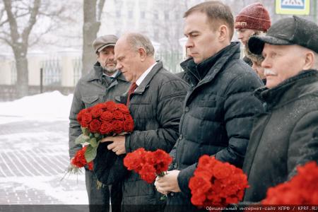 Состоялся рабочий визит лидера КПРФ Геннадия Зюганова в город Ленинград / Санкт-Петербург