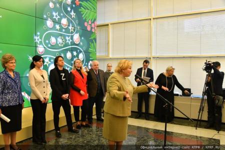 Леонид Калашников выступил на открытии выставки «Фейерверк новогодних игрушек», посвященной 100-летней годовщине со дня образования СССР