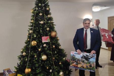 Алтайский край. Депутаты КПРФ исполнили новогодние желания детей