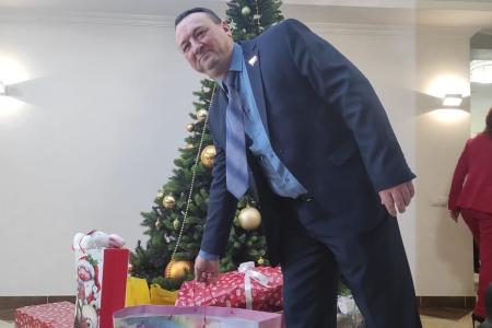 Алтайский край. Депутаты КПРФ исполнили новогодние желания детей