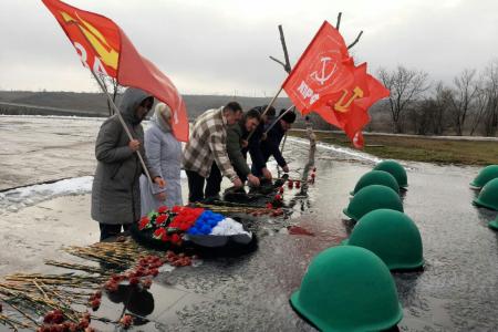 Сталинградские коммунисты приняли участие в автопробегах и пикетировании в честь 100-летия образования СССР