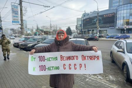 Сталинградские коммунисты приняли участие в автопробегах и пикетировании в честь 100-летия образования СССР