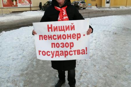 Сталинградские коммунисты приняли участие в автопробегах и пикетировании в честь 100-летия образования СССР
