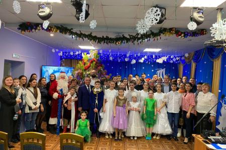 Коммунисты вручили новогодние подарки более тысячи детей Ульяновской области