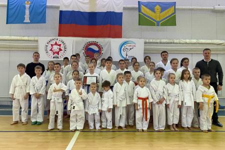 Коммунисты вручили новогодние подарки более тысячи детей Ульяновской области
