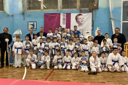 Коммунисты вручили новогодние подарки более тысячи детей Ульяновской области
