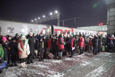Анатолий Локоть поздравил детей из ЛНР с наступающим Новым годом