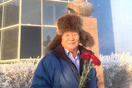 В день рождения И.В. Сталина коммунисты Якутии возложили цветы к его памятникам