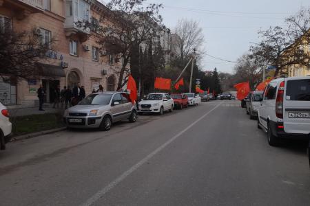 В Севастополе коммунисты провели автопробег, посвященный 100-летию образования СССР