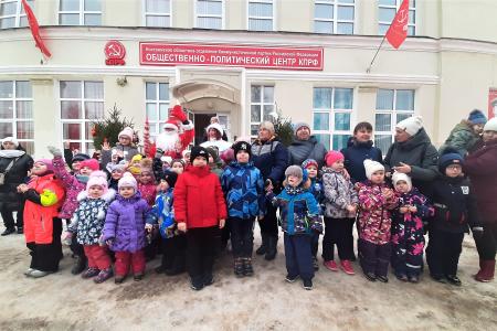 Костромские коммунисты подвели итоги конкурса детских новогодних поделок «Новогодний талисман»