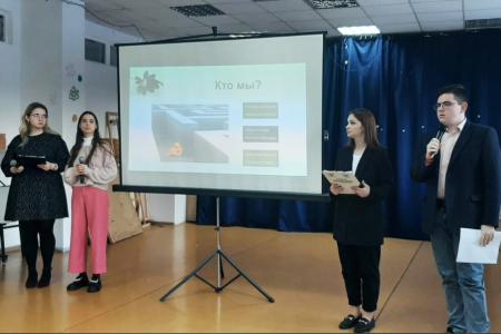 Свердловские комсомольцы выступили перед школьниками в рамках семинара по профориентации