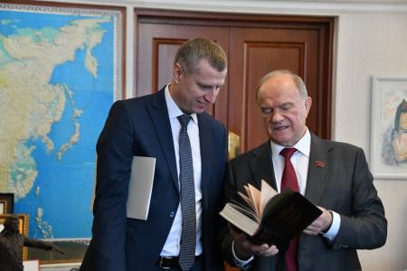Состоялась встреча Г.А. Зюганова с Чрезвычайным и Полномочным Послом Республики Беларусь в Российской Федерации  Д.Н. Крутым