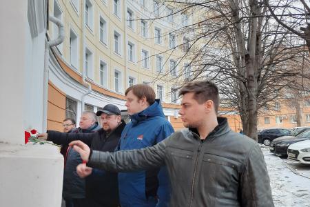 Воронежские коммунисты и комсомольцы отметили 143-ю годовщину со Дня рождения И.В. Сталина