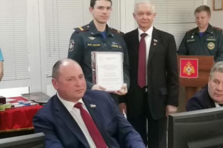 Сенатор Валерий Усатюк поздравил спасателей Хакасии с профессиональным праздником