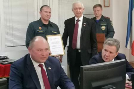 Сенатор Валерий Усатюк поздравил спасателей Хакасии с профессиональным праздником