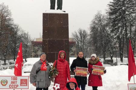 Подмосковные коммунисты: Праздники работе не помеха!