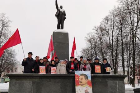 Подмосковные коммунисты: Праздники работе не помеха!