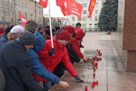 Коммунисты Брянщины почтили память В.И. Ленина