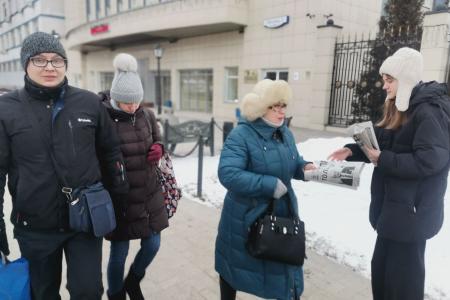 Тульские коммунисты раздали рабочим оборонных предприятий газету с выступлением лидера КПРФ Г.А. Зюганова