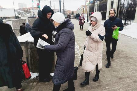 Тульские коммунисты раздали рабочим оборонных предприятий газету с выступлением лидера КПРФ Г.А. Зюганова