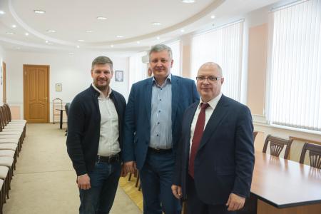 Депутат Госдумы Сергей Гаврилов обсудил перспективы развития Воронежского авиазавода с его директором Станиславом Гретченко