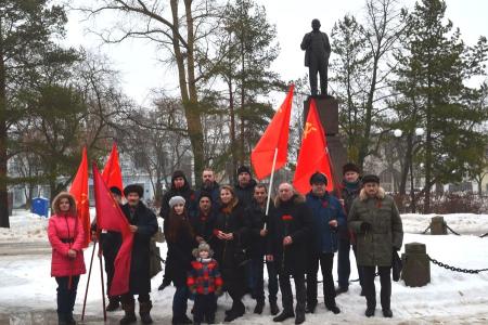 Вологда. Бронежилеты против гвоздик