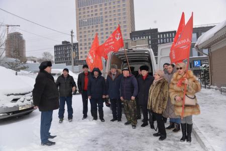 Новосибирские коммунисты отправили гуманитарную помощь в Луганскую народную республику