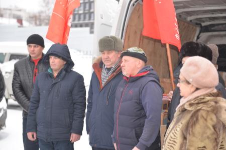 Новосибирские коммунисты отправили гуманитарную помощь в Луганскую народную республику