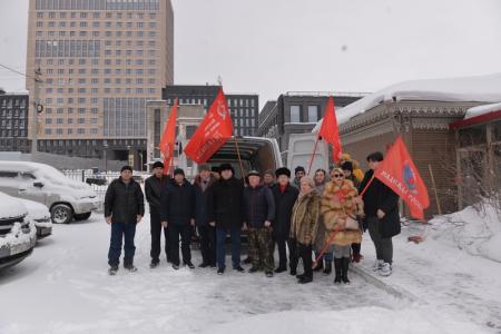 Новосибирские коммунисты отправили гуманитарную помощь в Луганскую народную республику