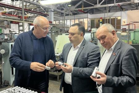 Лидер крымских коммунистов Сергей Богатыренко: «Сегодня, как никогда, необходимо уделять внимание развитию промышленного комплекса Республики Крым»