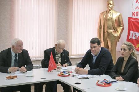 Работать, опираясь на бесценный опыт ветеранов партии! В Тульском обкоме КПРФ создан Совет старейшин