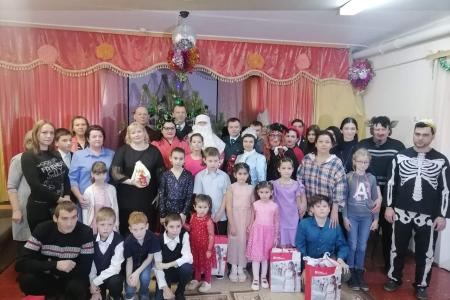 Дети из многодетных и малоимущих семей Белгородской области получили сладкие подарки
