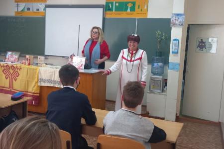 Кабардино-Балкарская Республика. Активисты КПРФ и женского движения на школьных мероприятиях рассказывают о дружбе народов в СССР