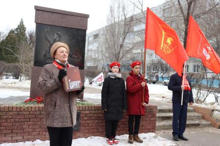 Сталинградские коммунисты провели торжественный митинг, посвященный 20-летию со дня открытия обелиска «Коммунисты вперед!»