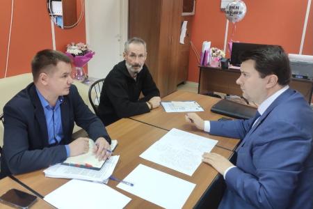 Олег Лебедев помогает восстановить водоснабжение в деревне Пигалева Горка Вологодской области