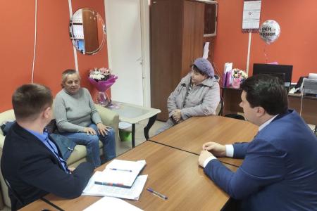 Олег Лебедев помогает восстановить водоснабжение в деревне Пигалева Горка Вологодской области