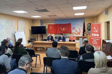 Олег Лебедев помогает восстановить водоснабжение в деревне Пигалева Горка Вологодской области
