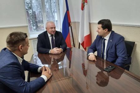 Олег Лебедев помогает восстановить водоснабжение в деревне Пигалева Горка Вологодской области