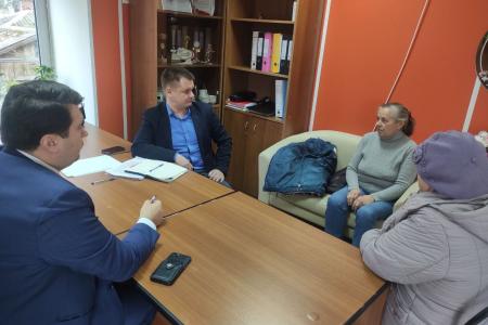 Олег Лебедев помогает восстановить водоснабжение в деревне Пигалева Горка Вологодской области