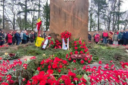Тысячи  митингующих  в  Берлине  против  поставок вооружений  НАТО  и  экономической  войны