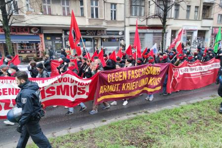 Тысячи  митингующих  в  Берлине  против  поставок вооружений  НАТО  и  экономической  войны