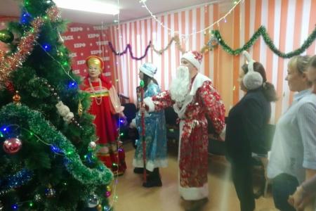 Тюменская область. Депутаты от КПРФ Тамара Казанцева и Регина Юхневич провели Рождественскую ёлку для детей в Тобольске