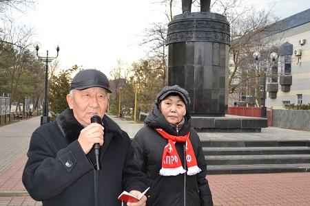 Коммунисты Калмыкии отметили 80-летие освобождения города Элисты от немецко-фашистских захватчиков