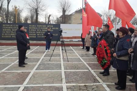 Коммунисты Калмыкии отметили 80-летие освобождения города Элисты от немецко-фашистских захватчиков